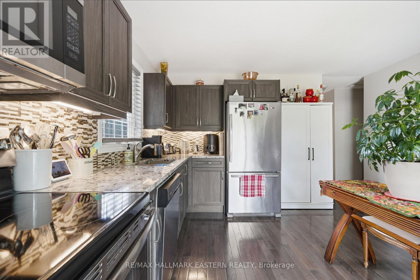636 FRANK STREET - 8