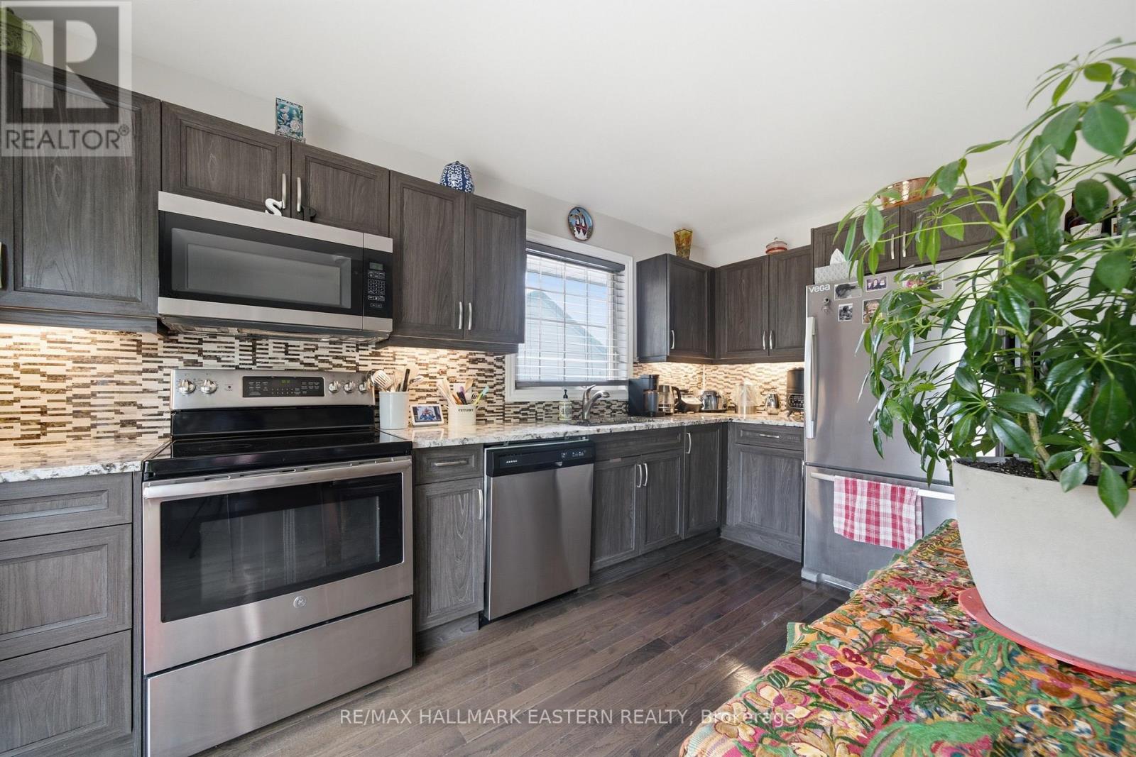 636 FRANK STREET - 9