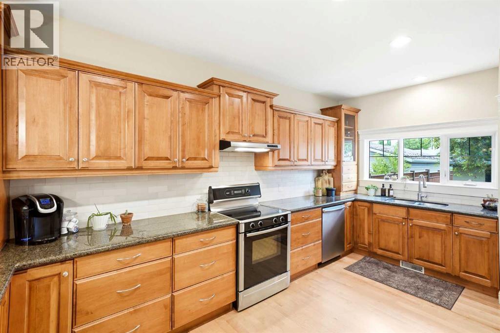612 19 Avenue NW — photo 10