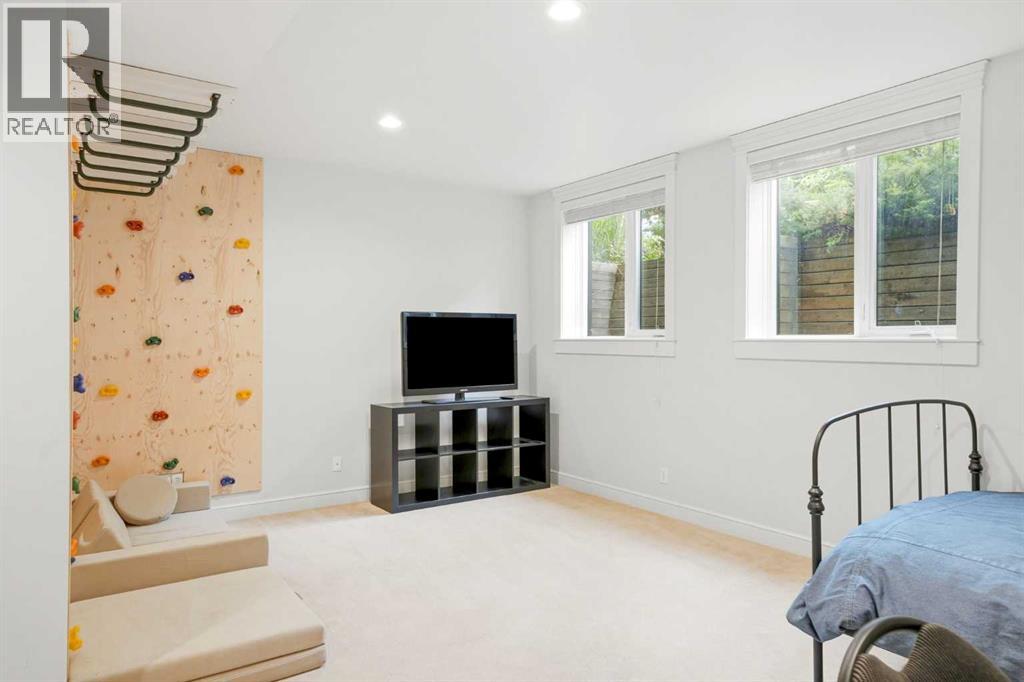 612 19 Avenue NW — photo 23