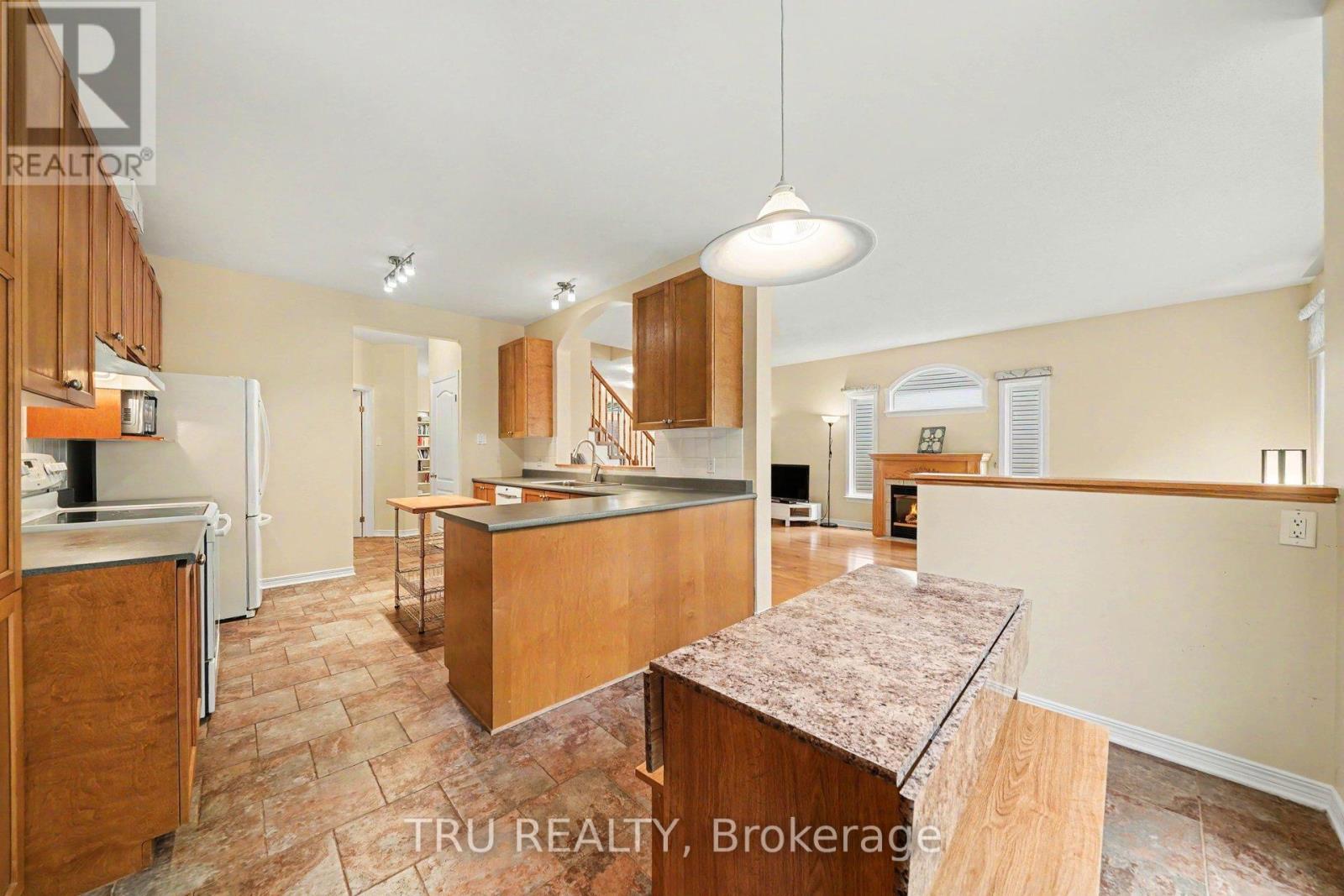 3 Bed, 3 Bath House for Sale in Ottawa – 4082 OTTER TAIL CRESCENT, Ottawa – MLS# X13470590 - Image 18