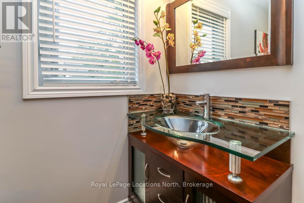 16 WOOD AVENUE - 18