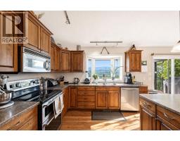 Full ensuite bathroom - 10910 Velda Road, Lake Country, BC V4V1W7 Photo 9