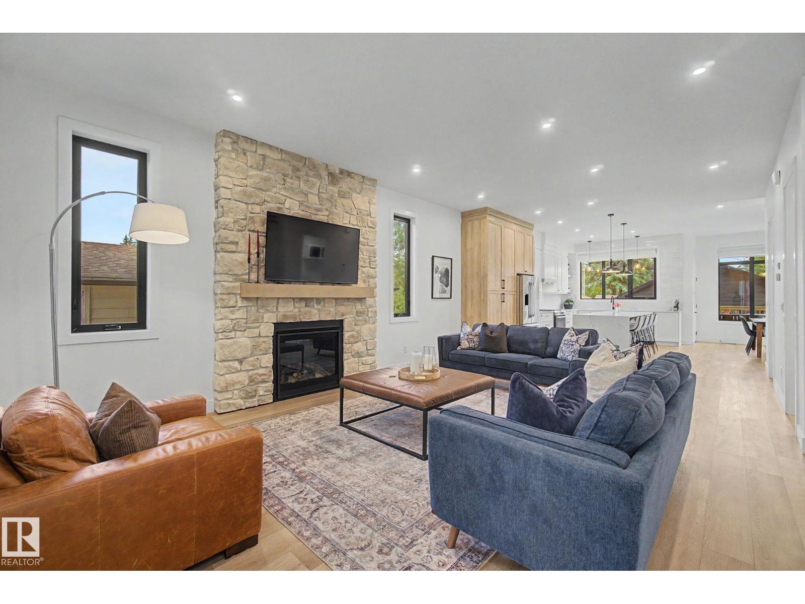 14711 88 AV NW - 10