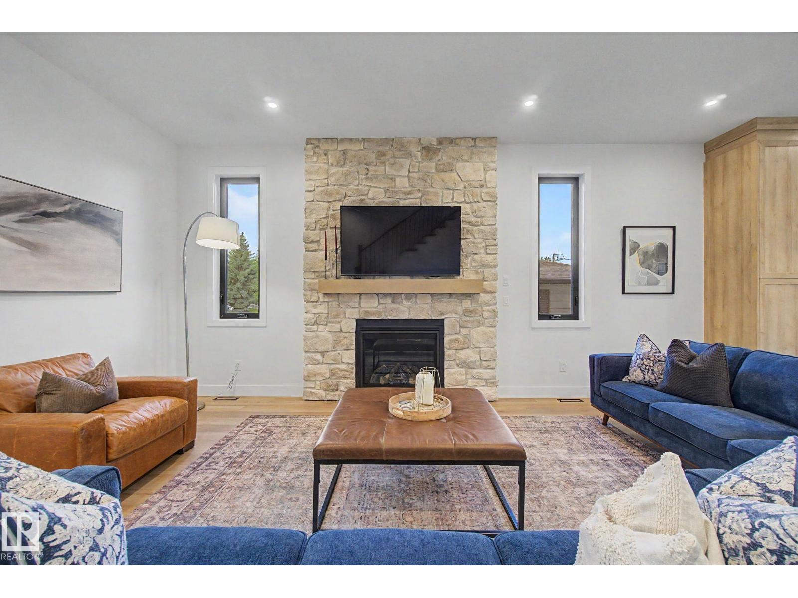 14711 88 AV NW - 11
