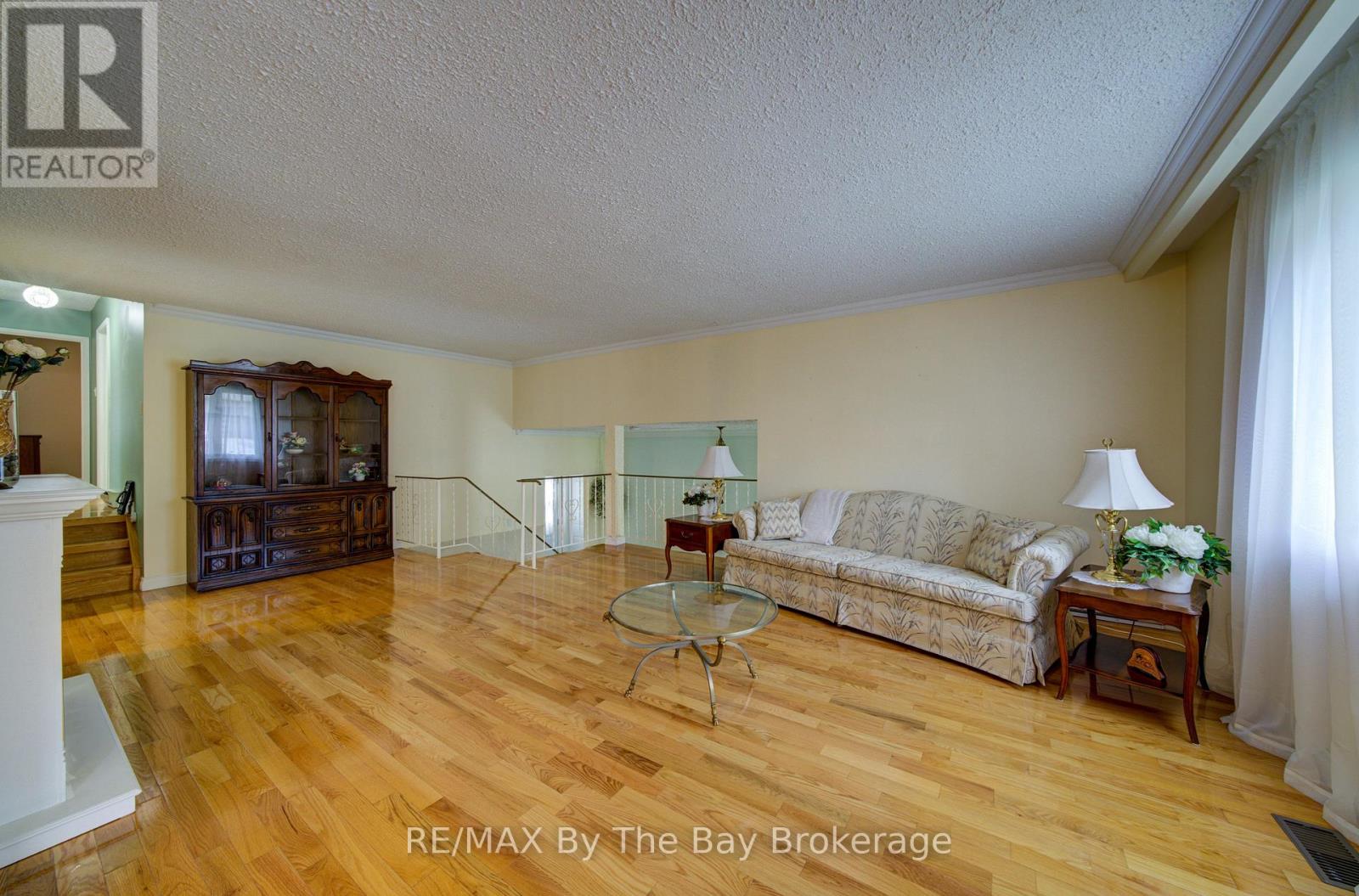 93 FREDERICK DR S/S DRIVE - 10