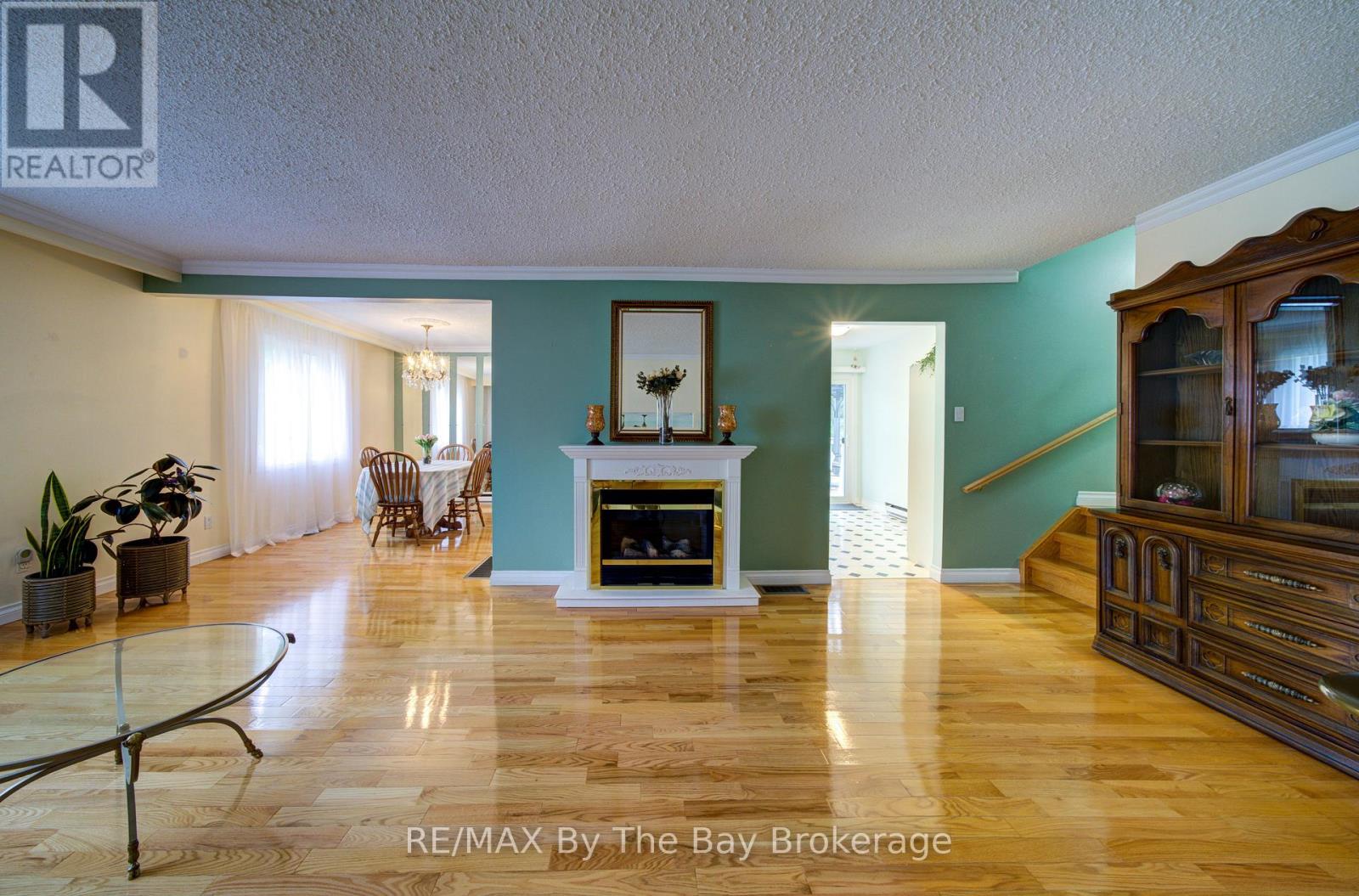 93 FREDERICK DR S/S DRIVE - 11