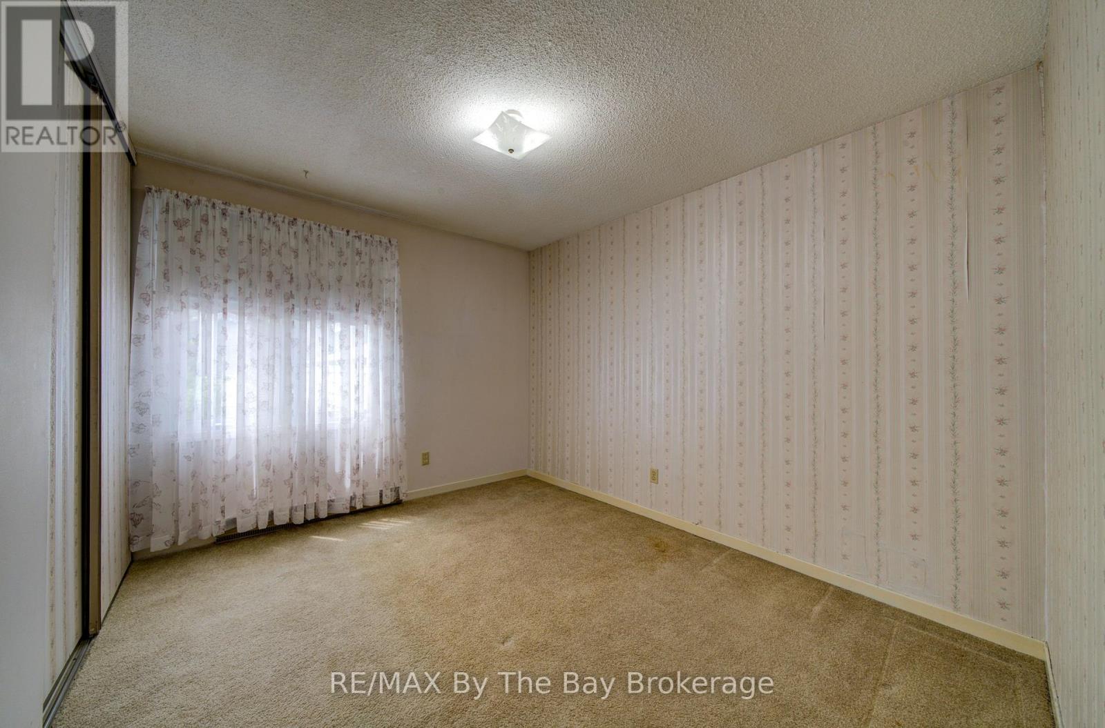 93 FREDERICK DR S/S DRIVE - 22