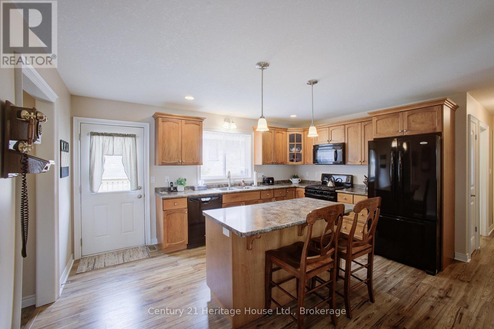 467 WILLIAM STREET N - 13