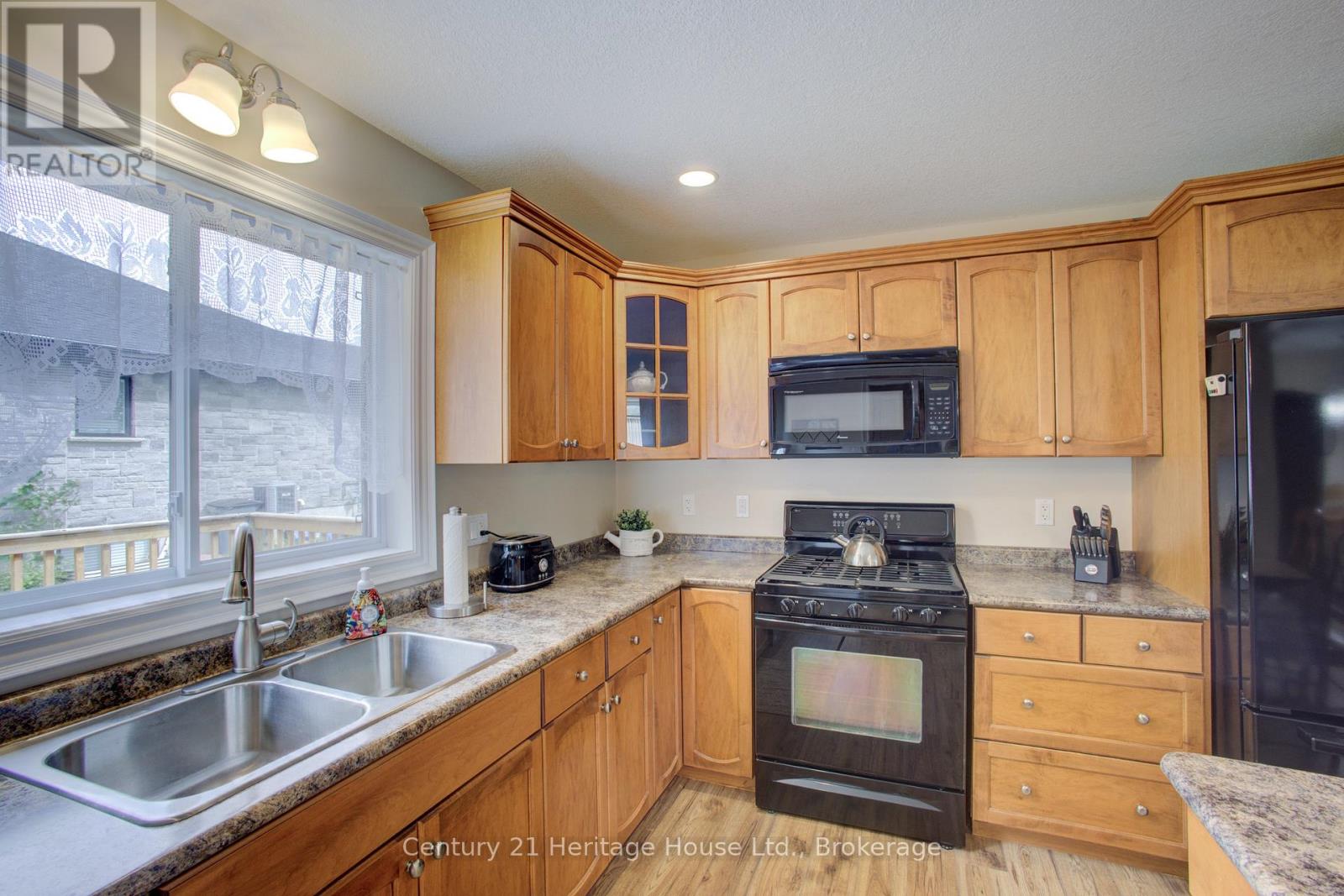 467 WILLIAM STREET N - Image 16