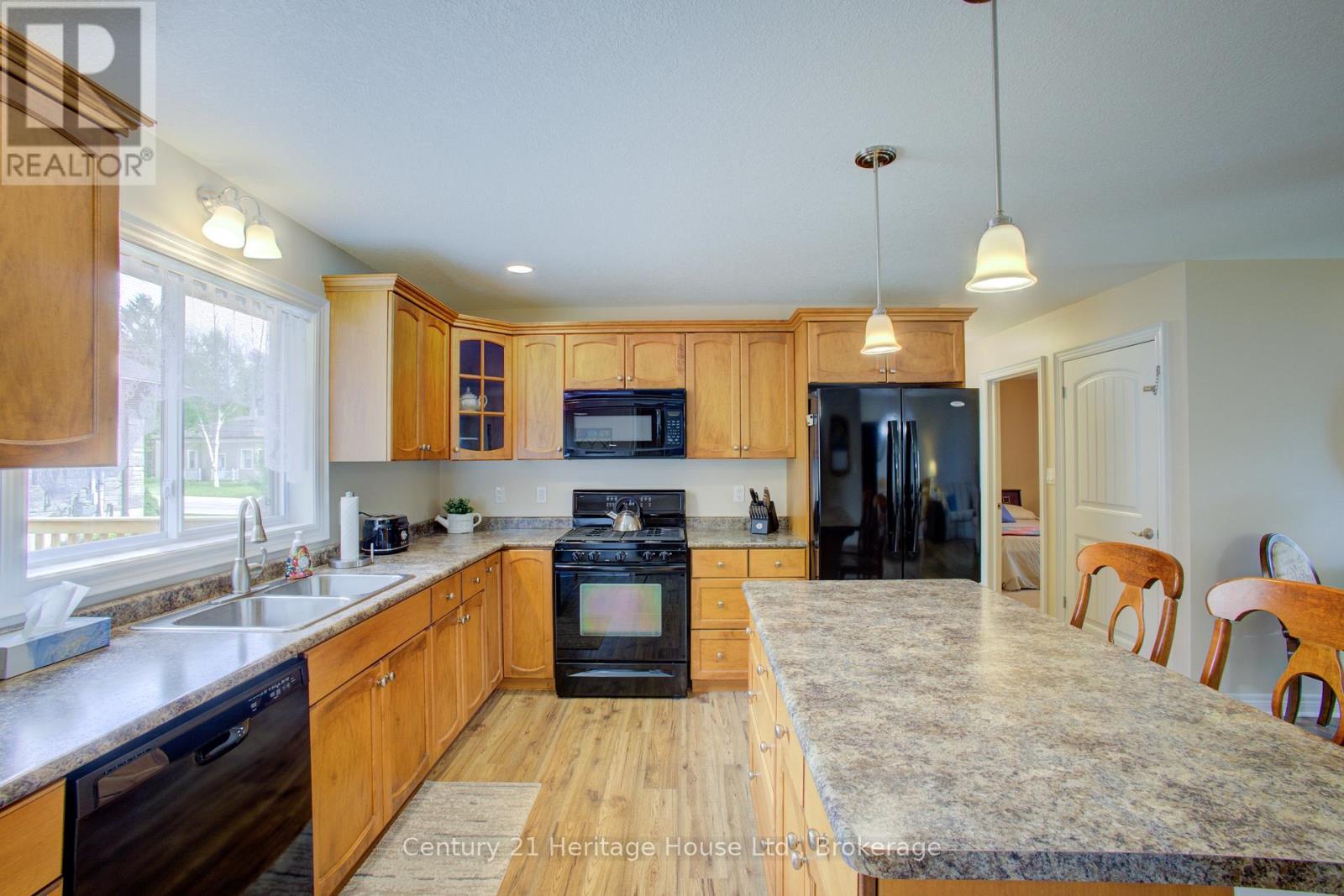 467 WILLIAM STREET N - 17