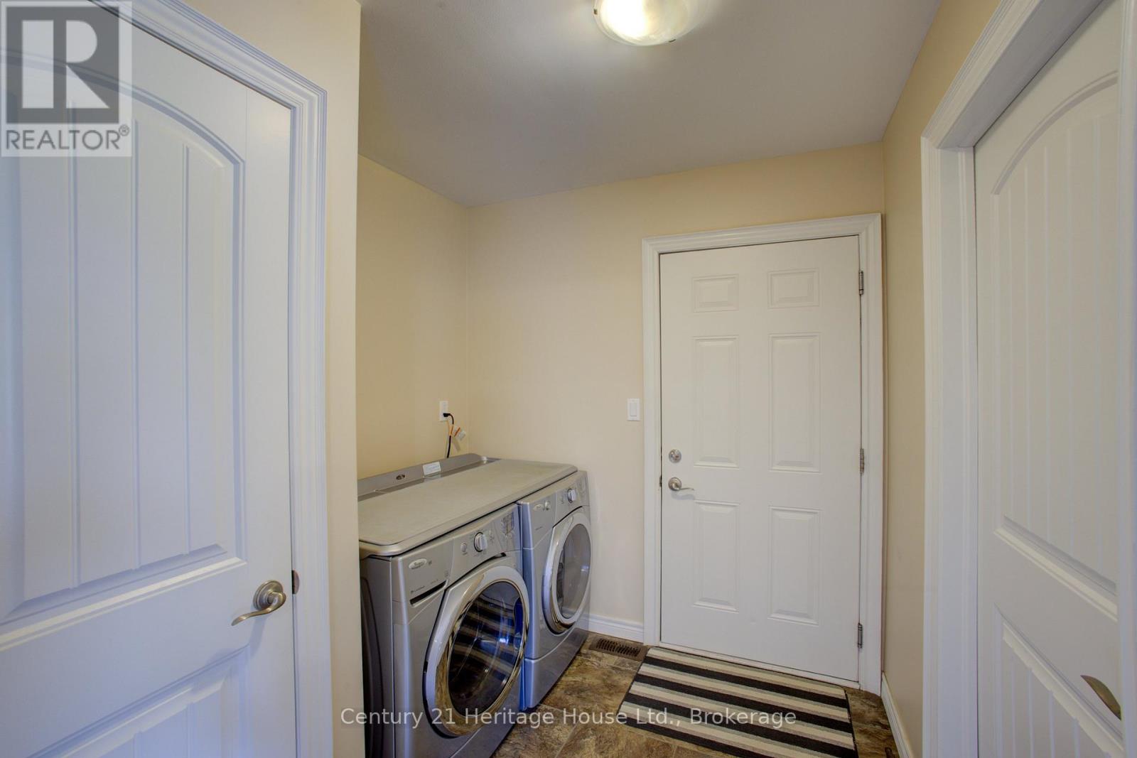 467 WILLIAM STREET N - 19