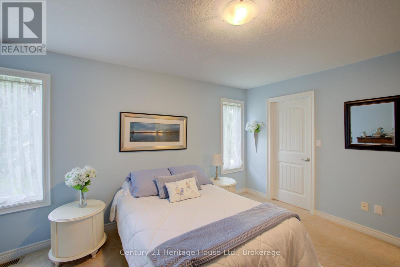467 WILLIAM STREET N - 25