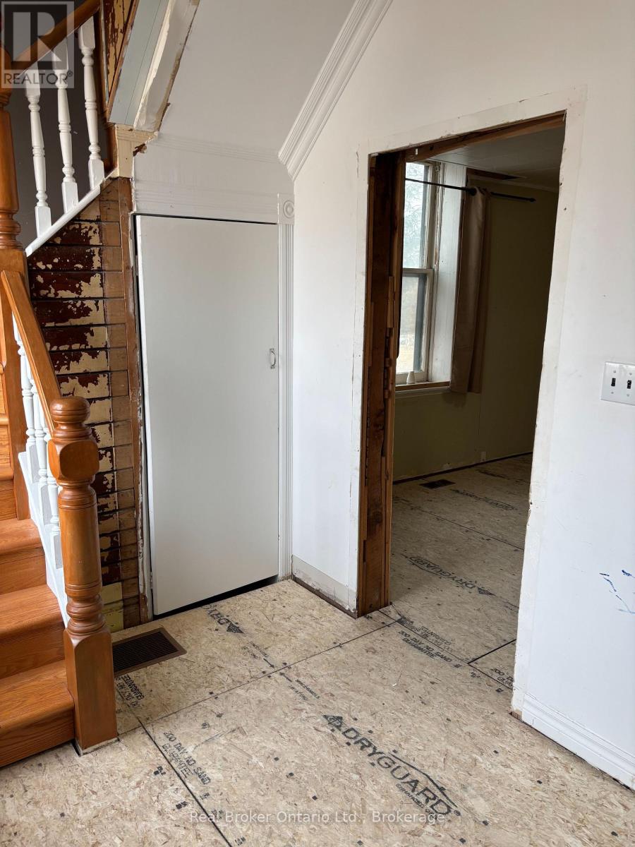 349 MAIN STREET S - 18