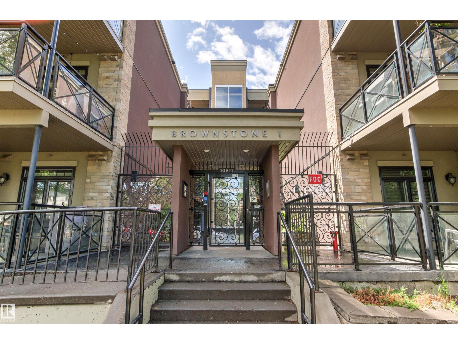 #318 10811 72 AV NW — photo 39