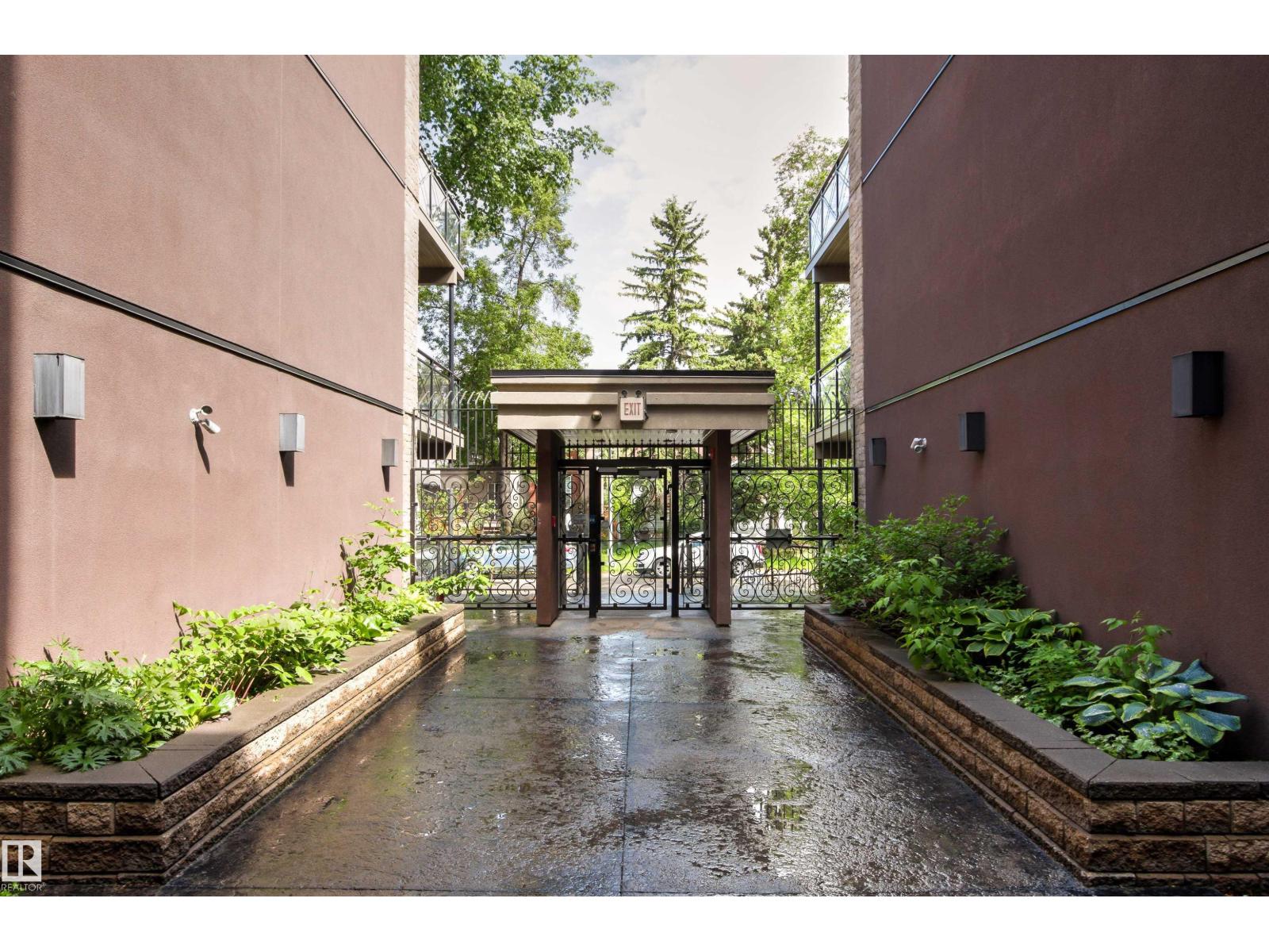 #318 10811 72 AV NW — photo 40