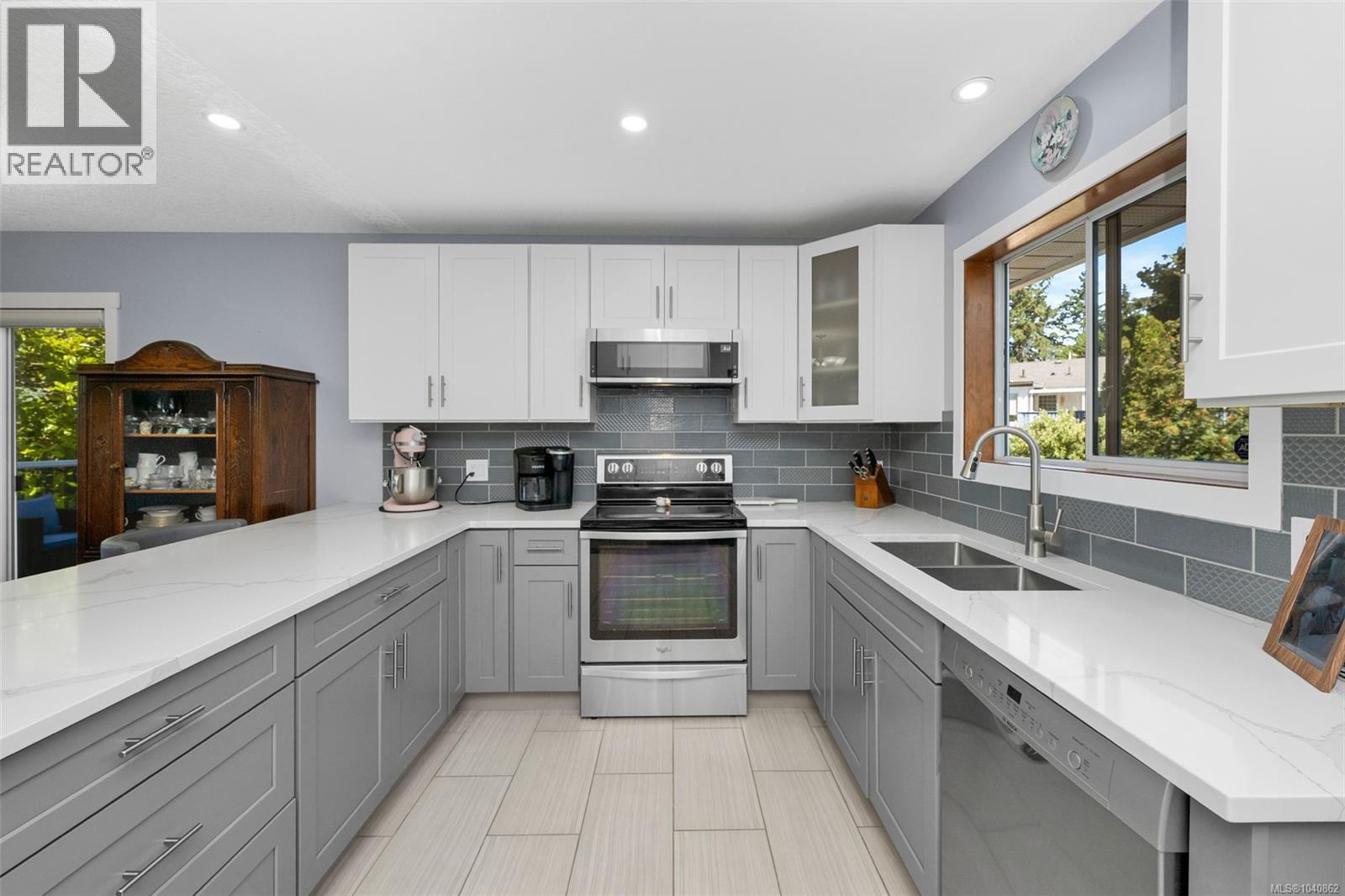  3371 Billhirst Place, Colwood