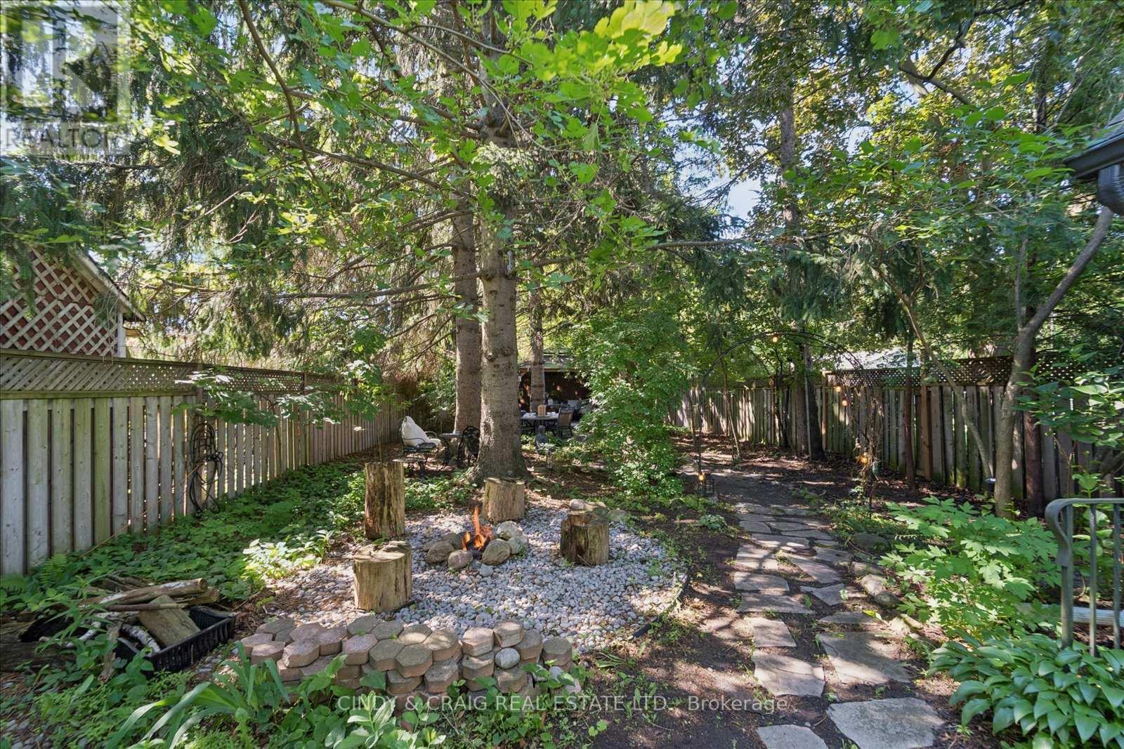 443 VICTORIA STREET - 19