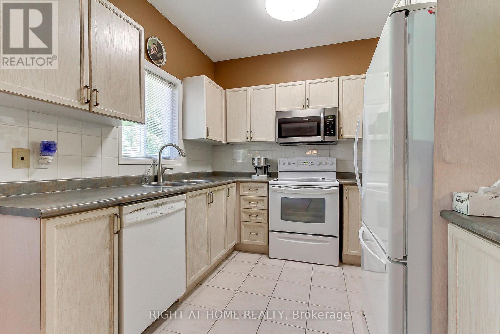 101 OLD COLONY ROAD - 7