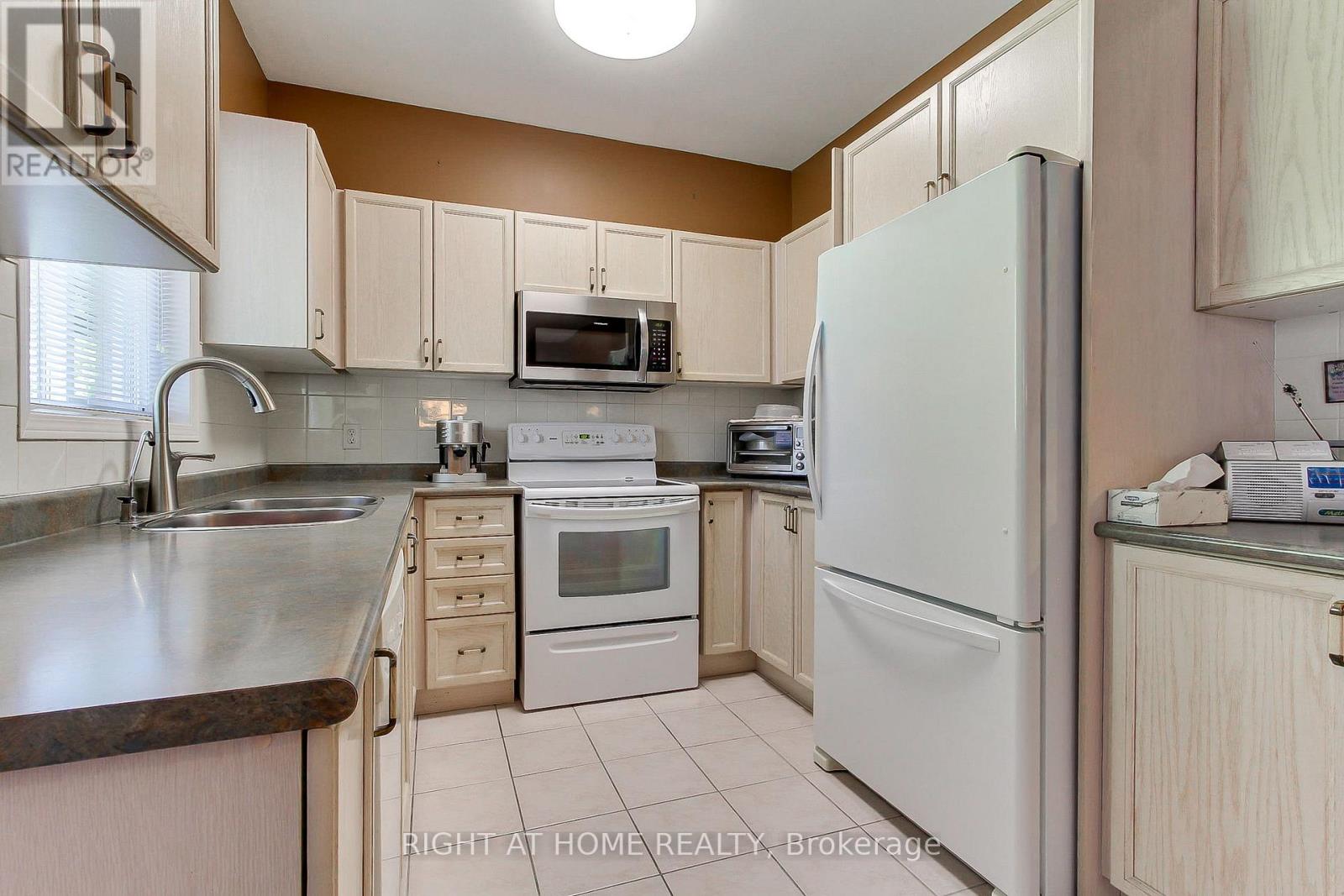 101 OLD COLONY ROAD - 8