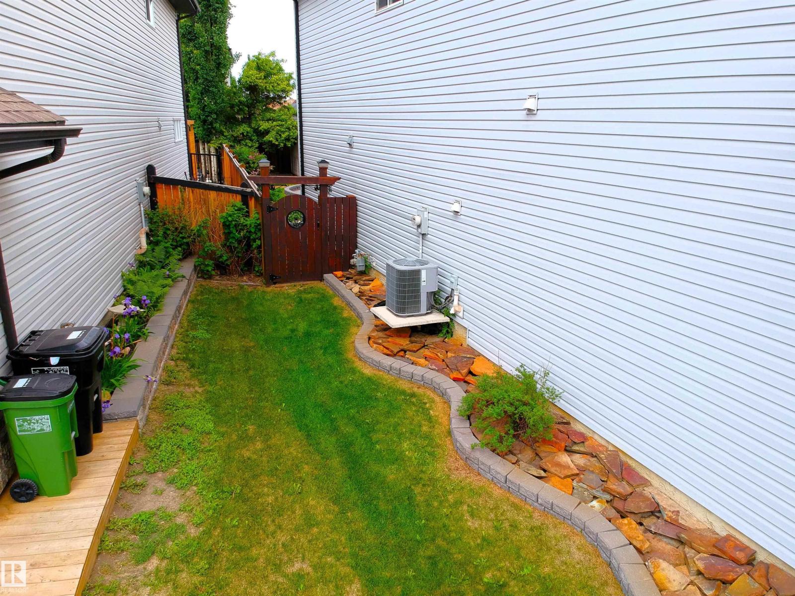 22060 95 AV NW — photo 43