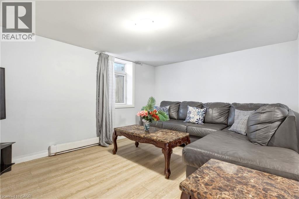 32 CLOSE Avenue - 35