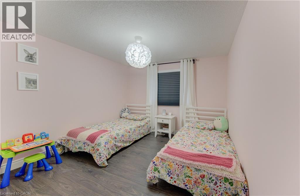 21 WEST TREE Drive - 22