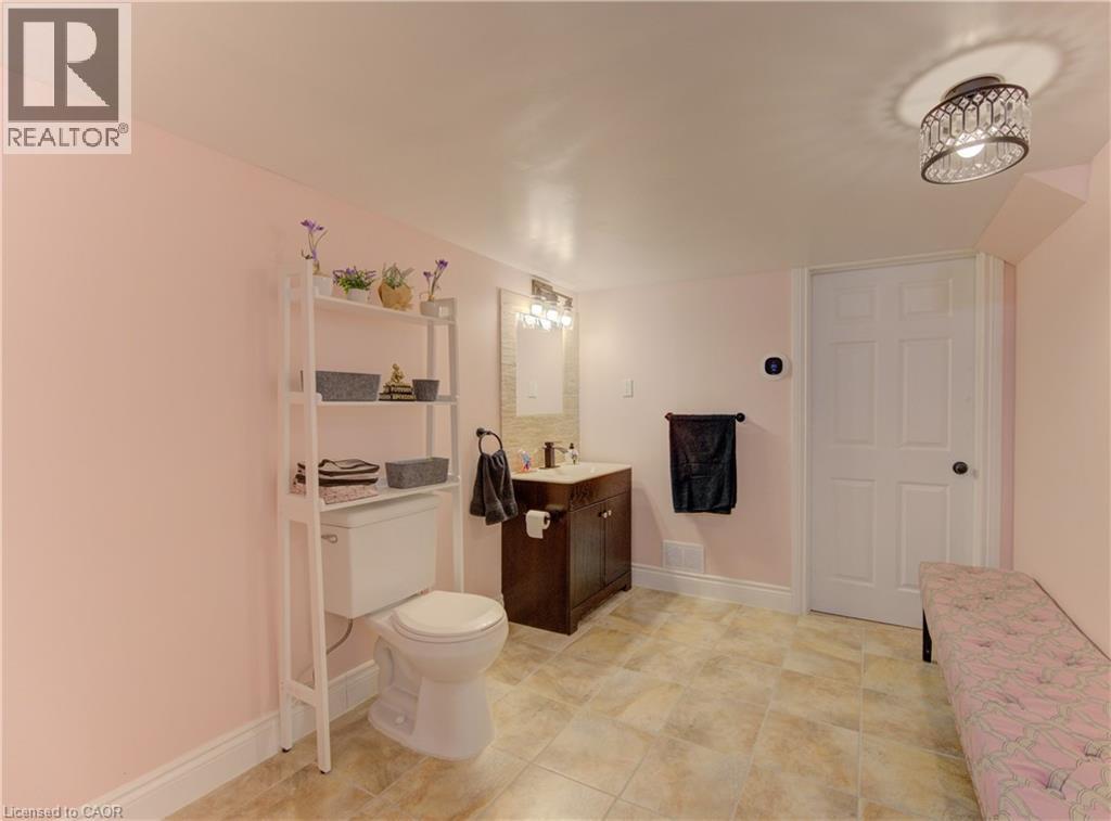 21 WEST TREE Drive - Image 32