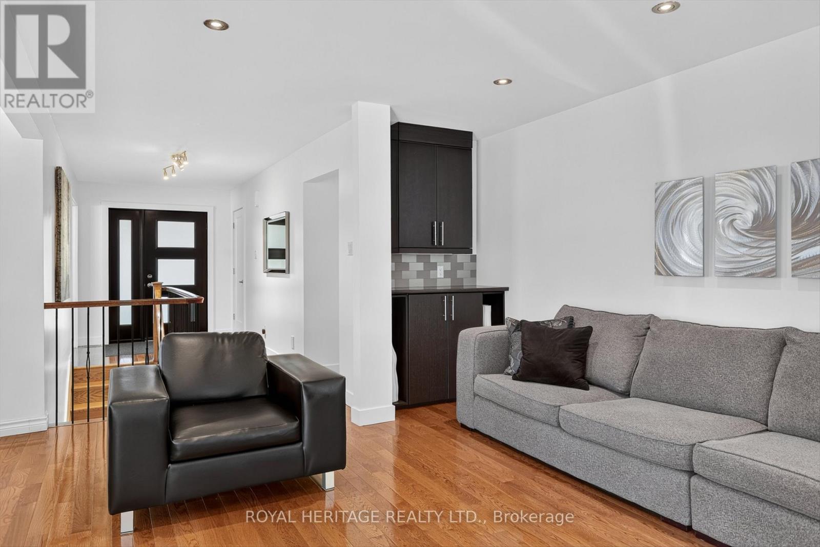 30 KAREN DRIVE - 18
