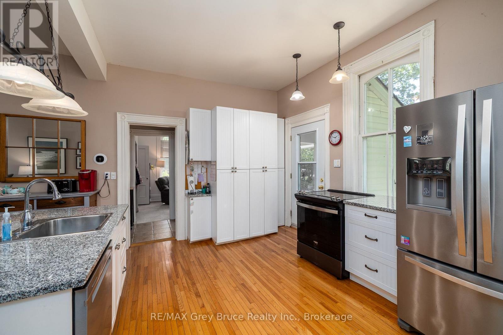 580 23RD STREET W - 16