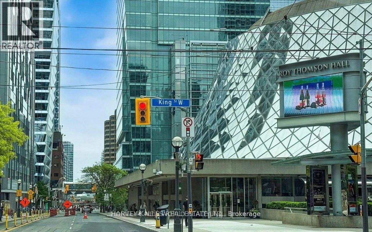 #2703 224 KING STREET W - 19