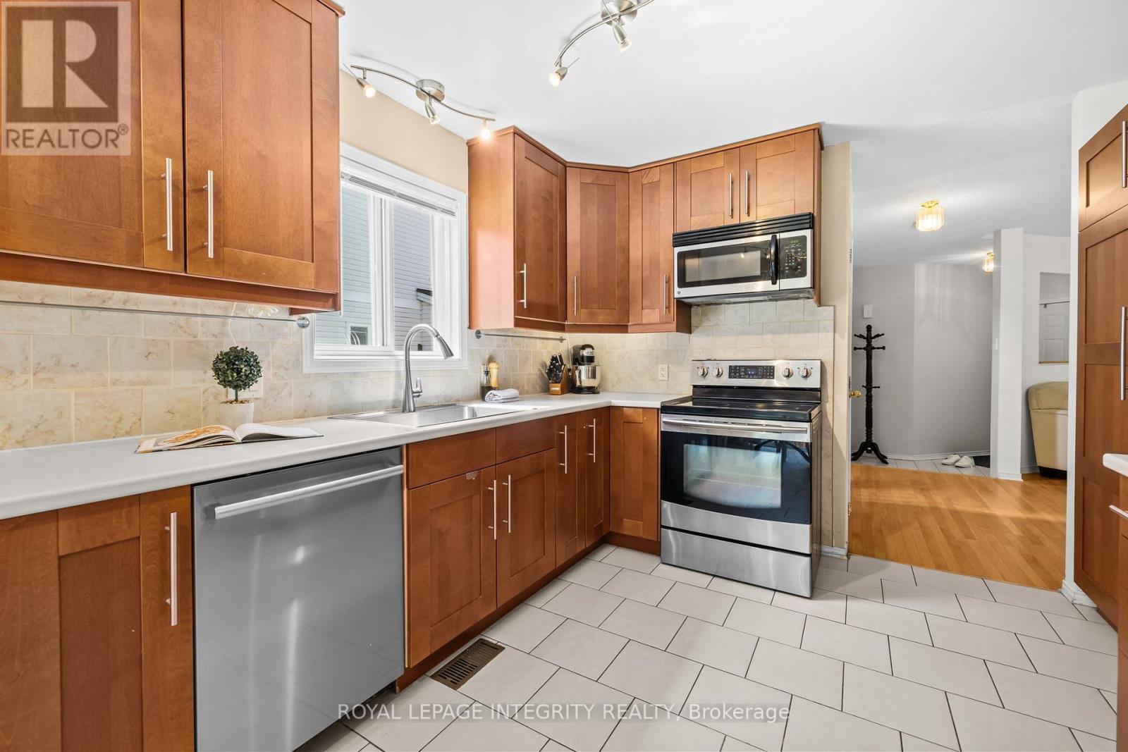 4 Bed, 4 Bath House for Sale in Ottawa – 25 CRYSTAL PARK CRESCENT, Ottawa – MLS# X13470774 - Image 9