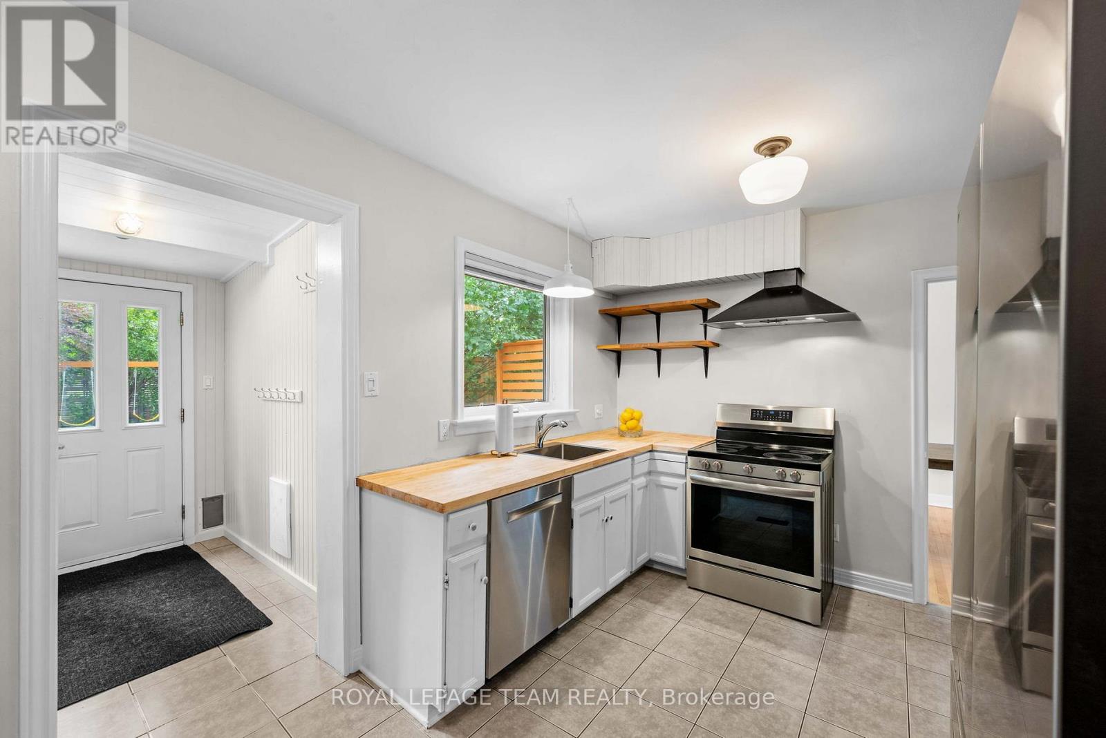 5 Bed, 3 Bath House for Sale in Ottawa – 631 COURTENAY AVENUE, Ottawa – MLS# X13470792 - Image 10