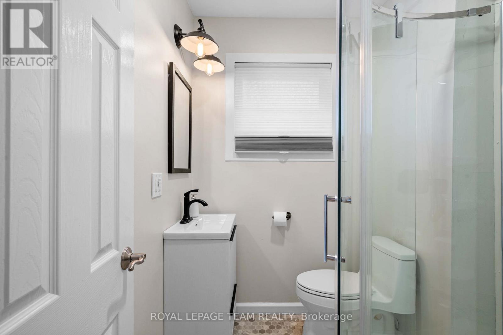 5 Bed, 3 Bath House for Sale in Ottawa – 631 COURTENAY AVENUE, Ottawa – MLS# X13470792 - Image 13