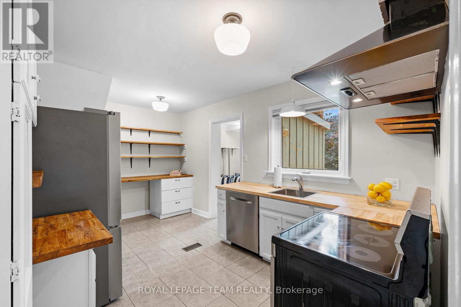 5 Bed, 3 Bath House for Sale in Ottawa – 631 COURTENAY AVENUE, Ottawa – MLS# X13470792 - Image 9