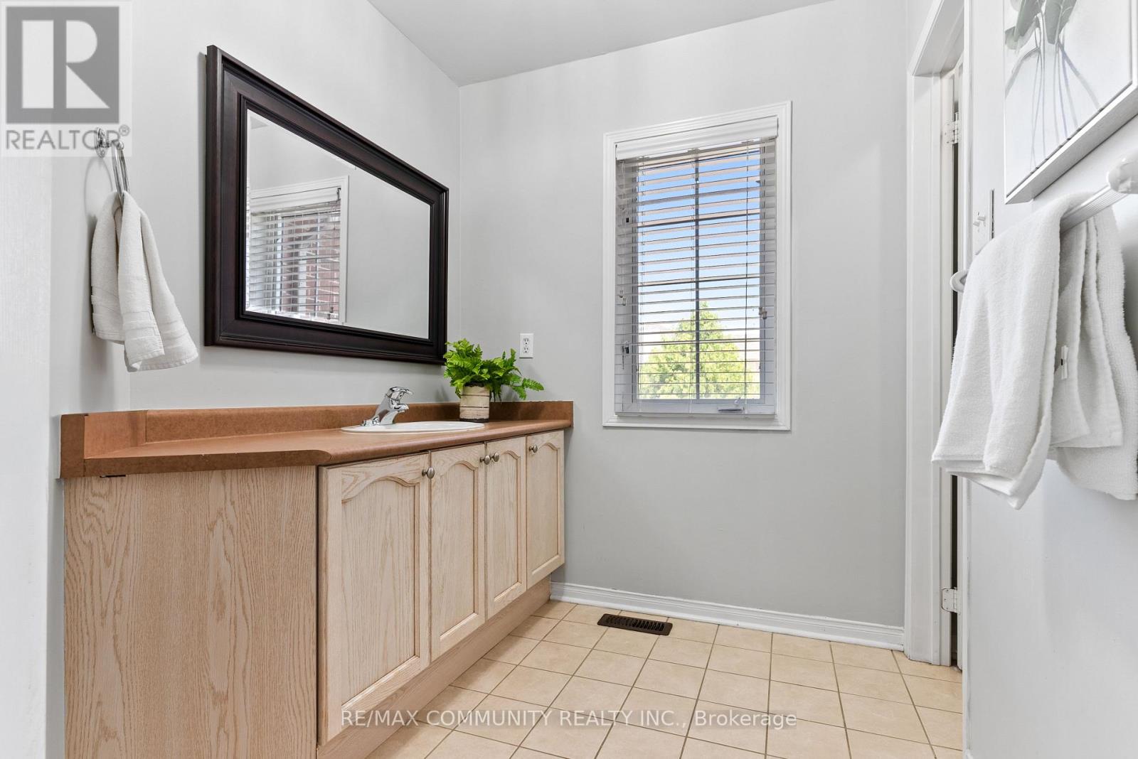 1081 LANGFORD STREET - 26