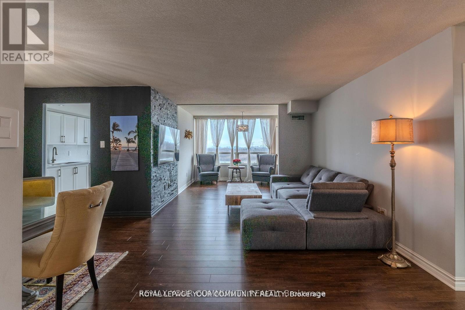 #1002 8501 BAYVIEW AVENUE - Image 8