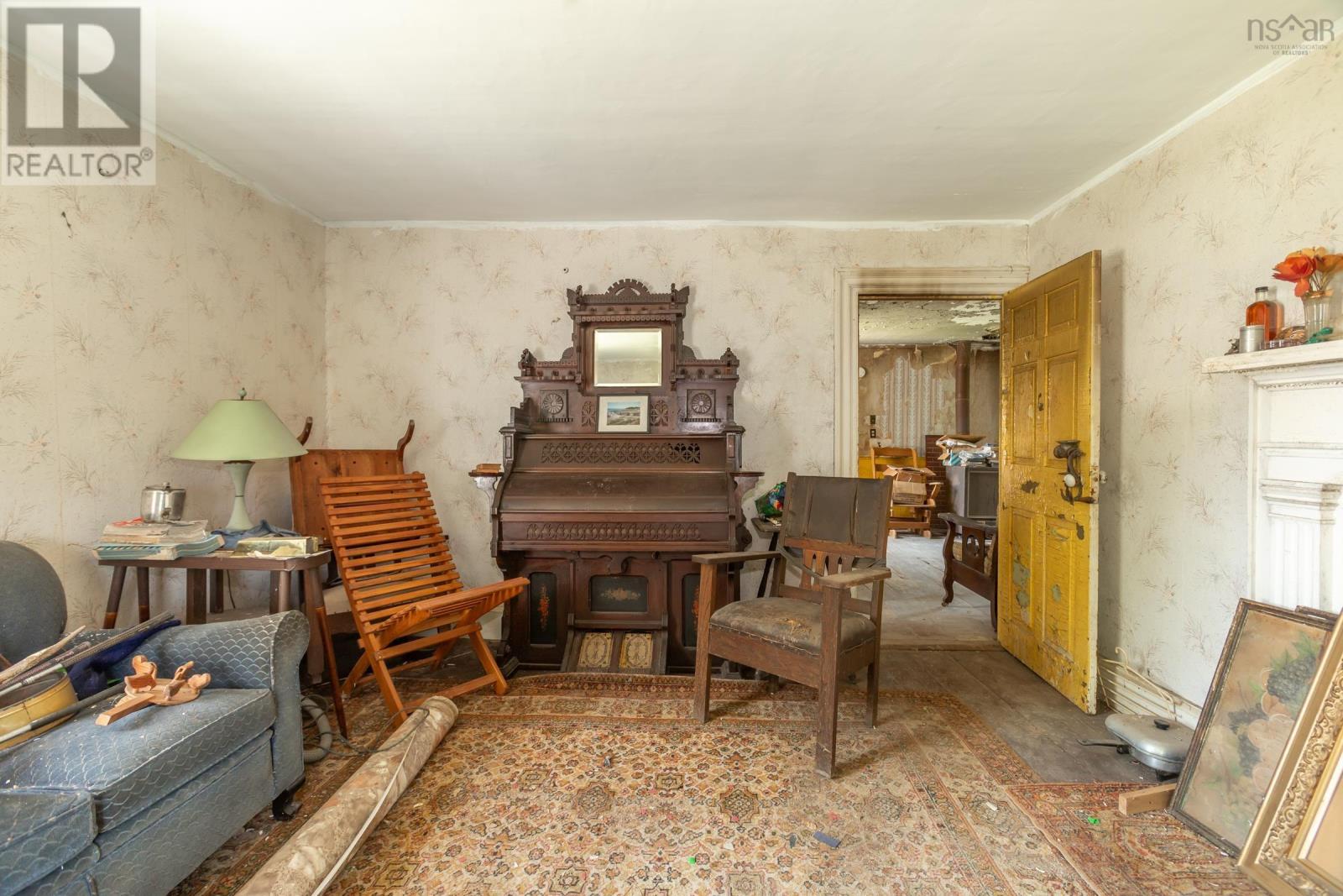 645 Leonard Road - 12