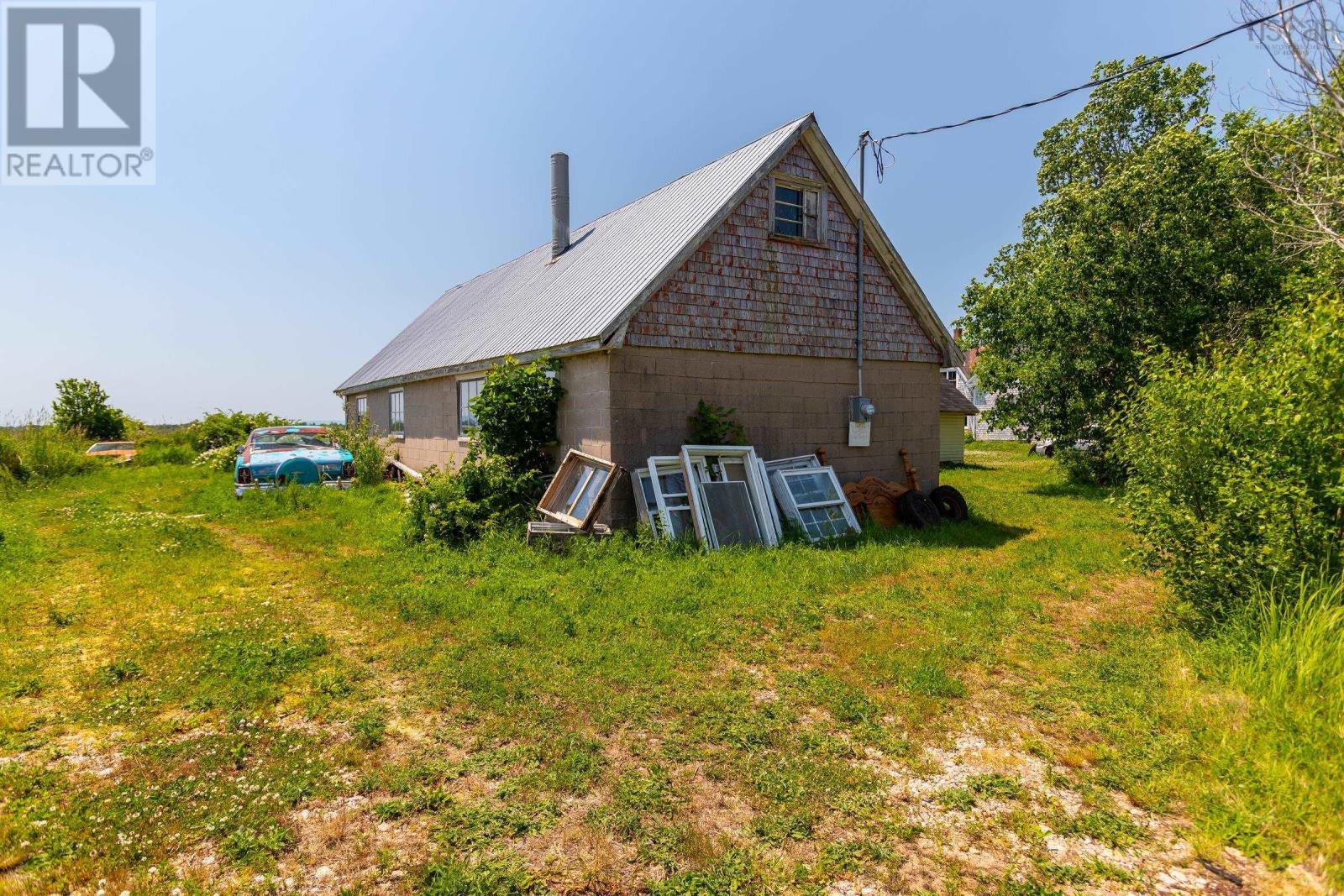 645 Leonard Road - 33