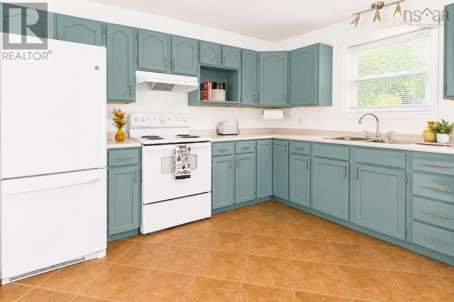 Property 21 of 45 of 1030 Club Crescent ,New Minas