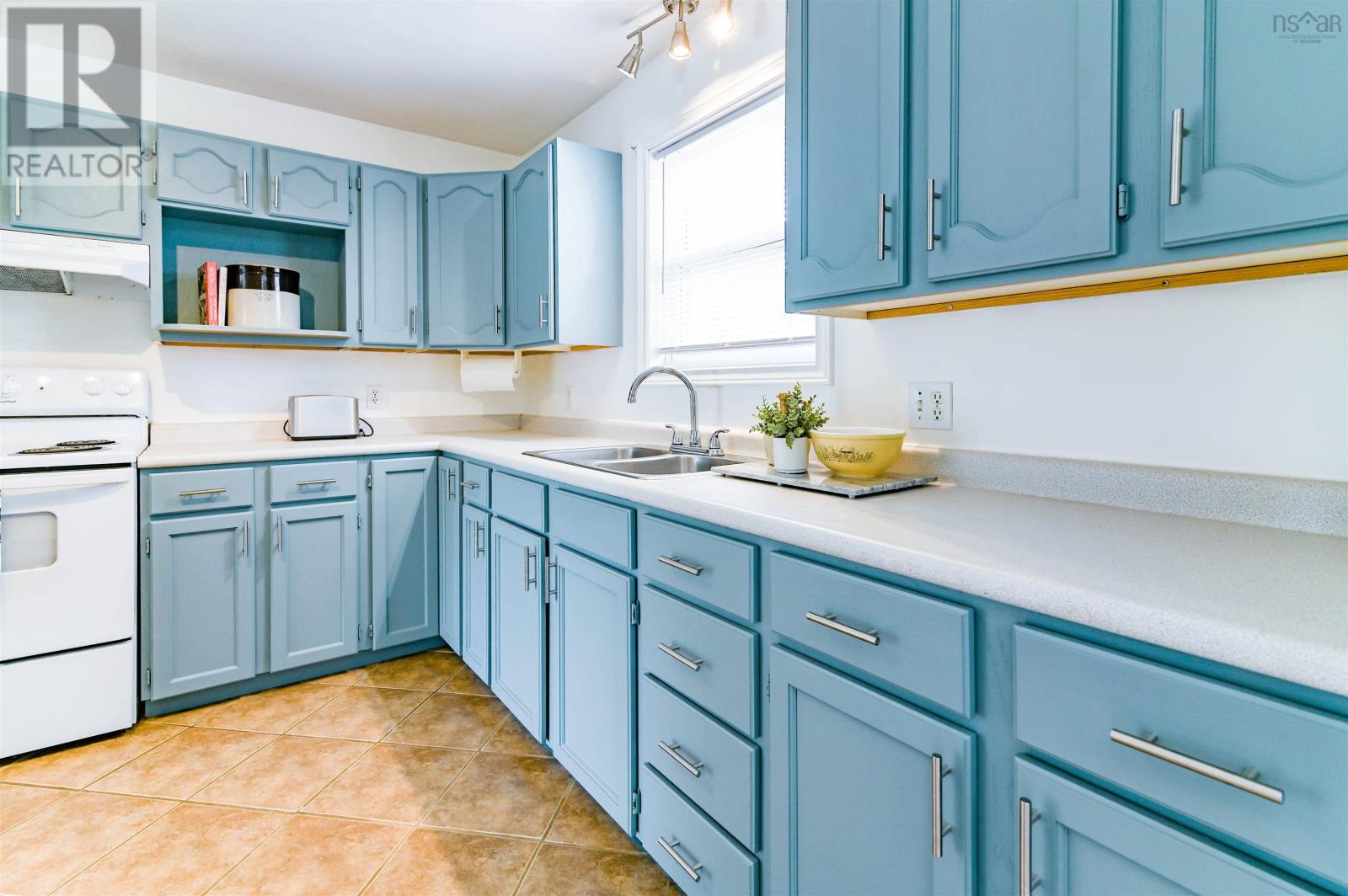 Property 22 of 45 of 1030 Club Crescent ,New Minas
