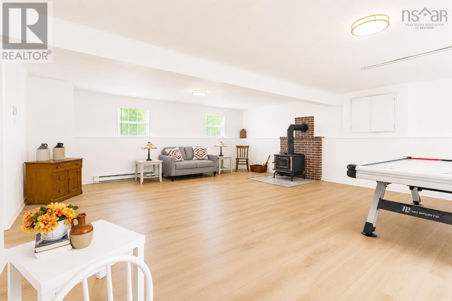 Property 38 of 45 of 1030 Club Crescent ,New Minas