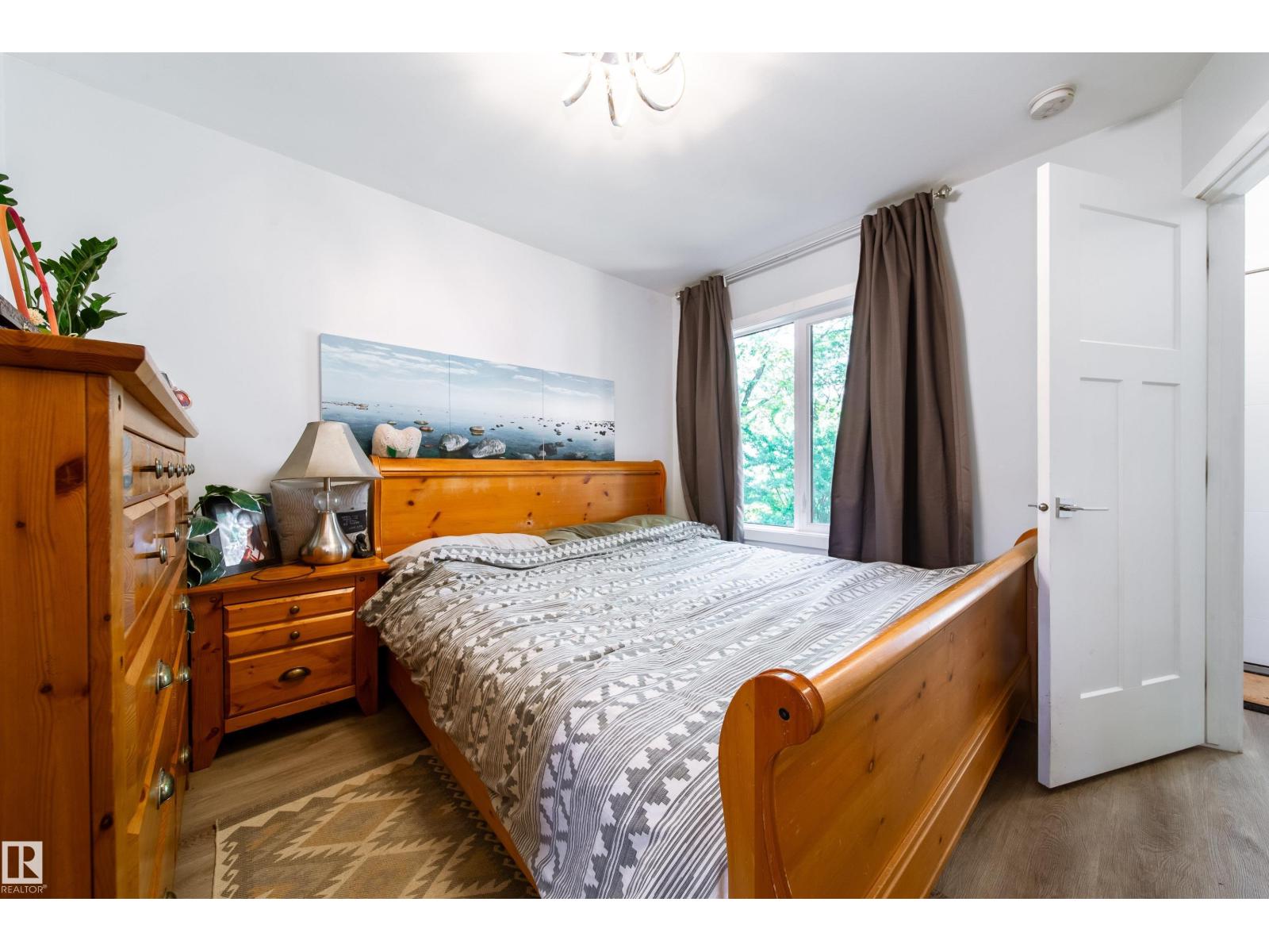 10811 73 AV NW — photo 15
