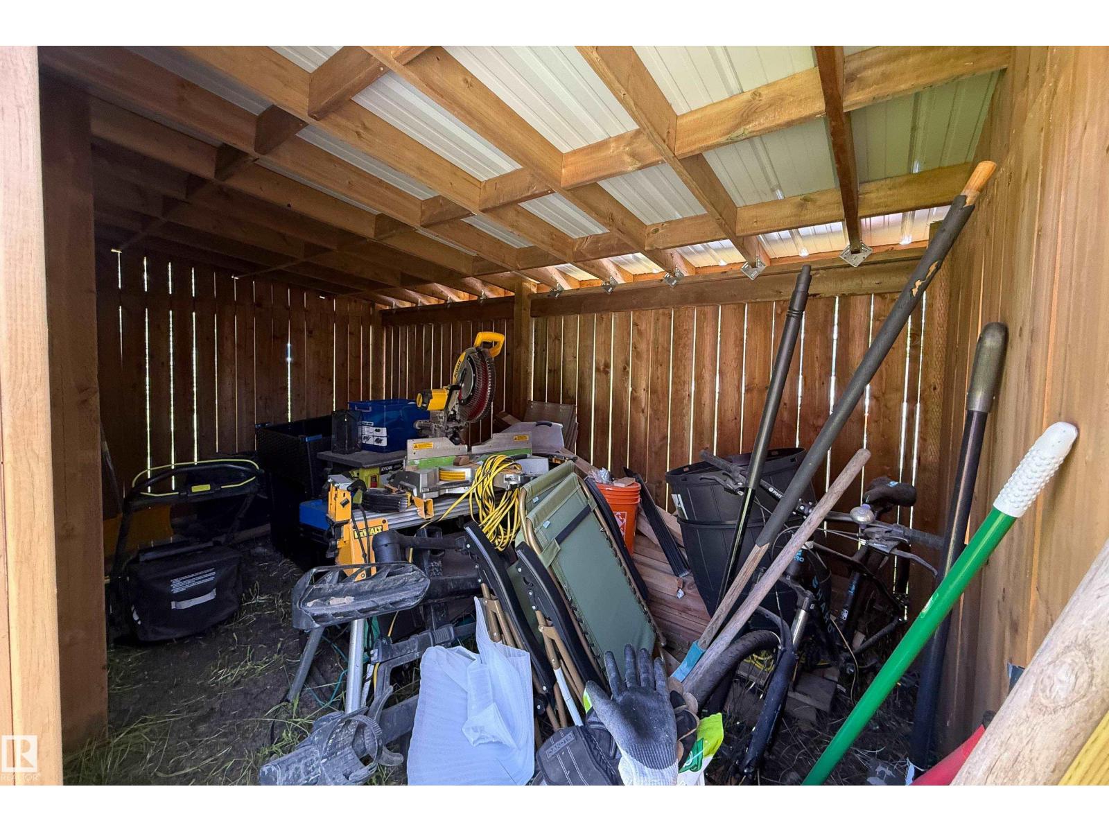 10811 73 AV NW — photo 35