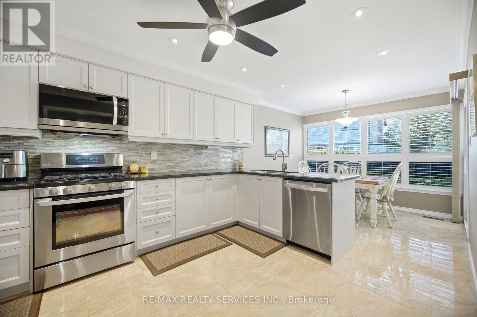10 MEADOW BUSH COURT - 16
