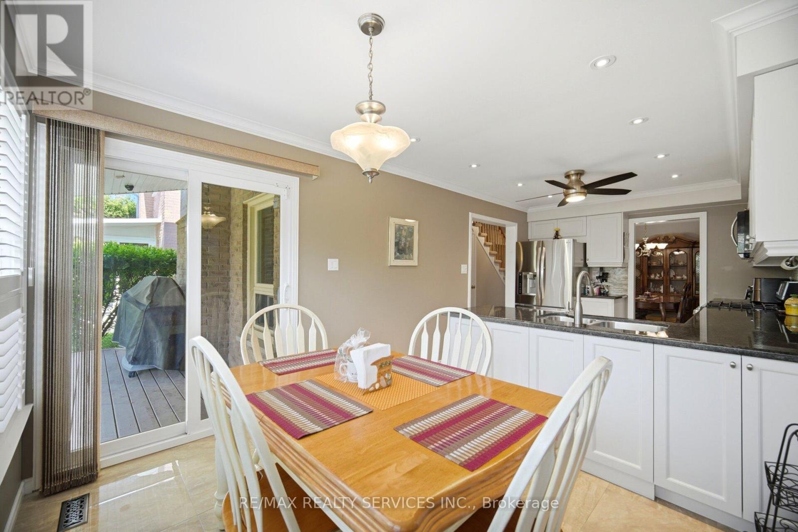 10 MEADOW BUSH COURT - 18