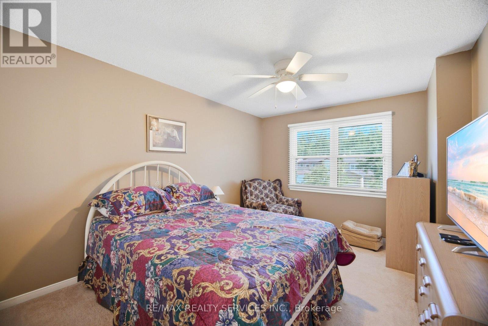 10 MEADOW BUSH COURT - 32