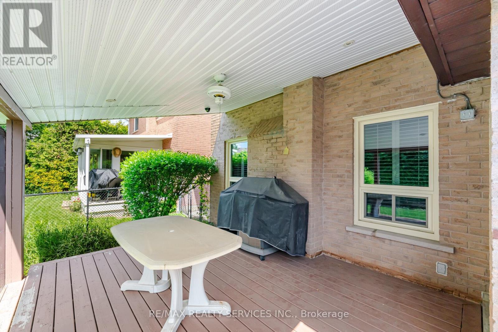 10 MEADOW BUSH COURT - 35