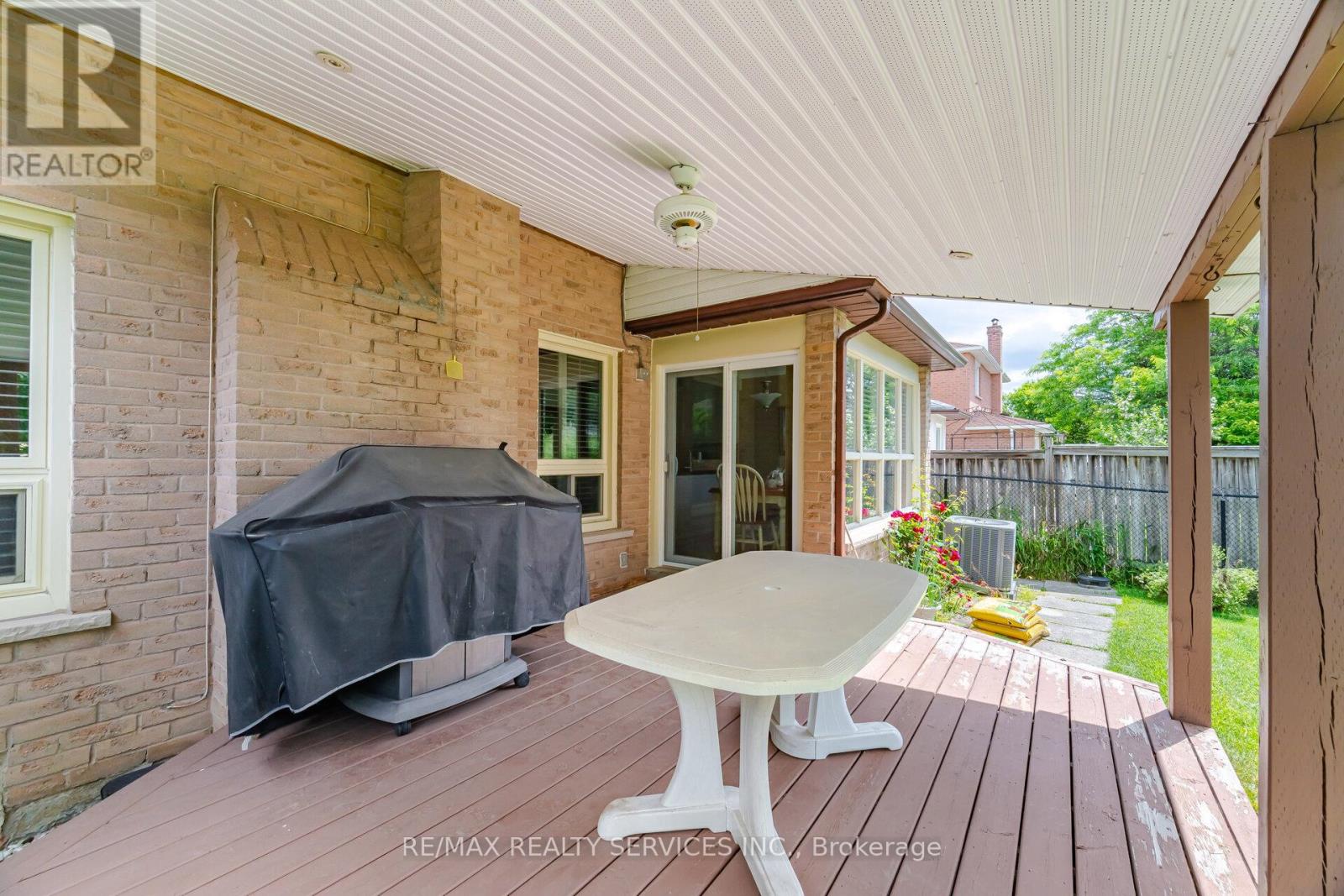 10 MEADOW BUSH COURT - 36