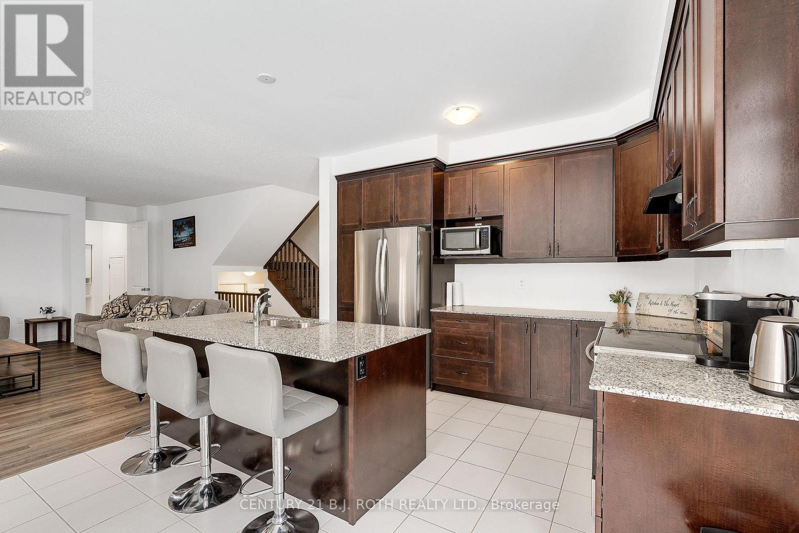 22 DYER CRESCENT - 14